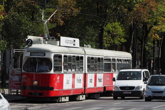 Viinis läksid türklased ja tšetšeenid kaklema, trammi alla jäi serblane