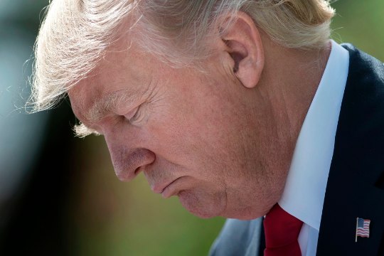 Trump peab sõnu sööma: USA president on Twitteris vähemalt 18 korda säutsunud, et USA ei peaks Süüriat pommitama