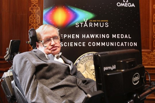 INIMKOND ON OHUS: tuntud astrofüüsik Hawking kiirustab inimesi Maalt lahkuma