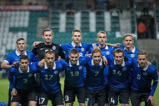 Eesti jalgpallikoondis on FIFA edetabelis jätkuvalt samal kohal, Saksamaa tõusis kaheaastase pausi järel esimeseks