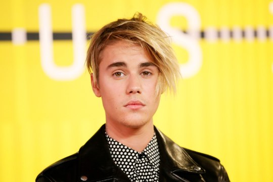 Justin Bieber täitis oma isa pulmas isamehe rolli