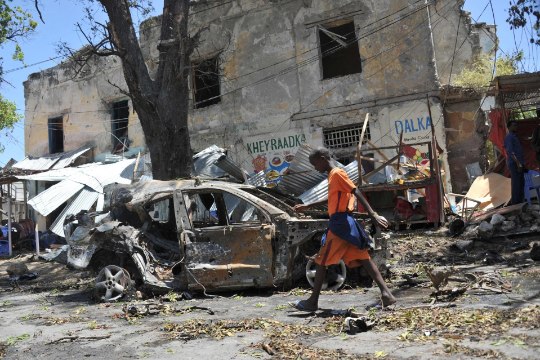 HIRM NOORTEJÕUKUDE EES: Londoni pered saadavad lapsi vägivalla eest Somaaliasse