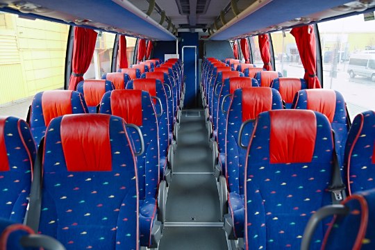Lapsevanem kurdab: pirtsakad bussijuhid ei luba lastel bussis süüa ega juua