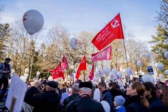 Narvas keelatud nõukogude võidupüha rongkäik toimub kõnniteedel