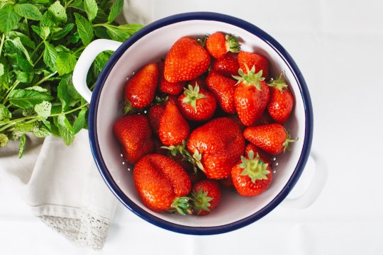 Klaarim ja värskem jume piparmündi-maasika näomaskiga!