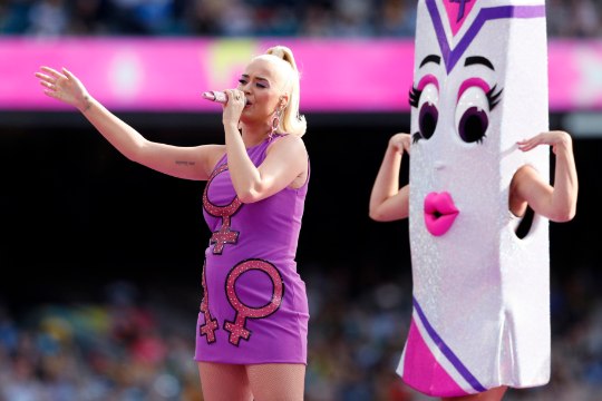 VIDEO | Õnnistatud olekus Katy Perry astus publiku ette