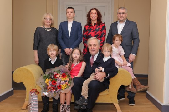 GALERII ESTONIAST | Aasta isa Ahto Vili: püüan enda laste kasvatamisel tehtud vead viie lapselapse peal heastada