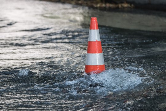 Tallinnas on Mustamäe teel ja Soo tänaval veeavariide tõttu liikluspiirangud