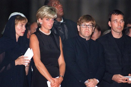 Õukond ei tahtnud, et Elton printsess Diana matustel seda laulu esitaks