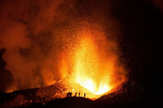 Reykjaviki lähistel hakkas vulkaan purskama: lennuliiklus peatati