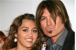 Miley Cyruse isa süüdistab "Hannah Montanat" pere lõhkumises