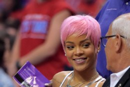 PILTUUDIS: Rihanna värvis juuksed roosaks!
