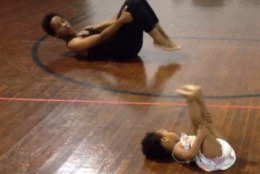 VIDEO: kaheaastane tüdruk juhatab tantsukava nagu professionaalne koreograaf!