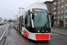 PILTUUDIS: linnapea tegi tramm Moonikaga proovisõidu - depoost Tondile ja tagasi