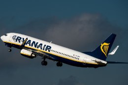 SÜÜDISTUS: Ryanairi piloodid lubasid naisreisijaid lendurikabiini