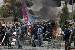 Enesetaputerrorist lõhkas Kabuli lennujaamas pommi