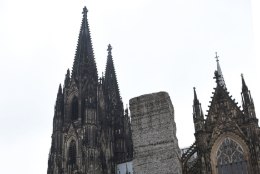 Seksirünnakuid kartev Köln toob uusaastapidustusteks tänavatele 1500 politseinikku