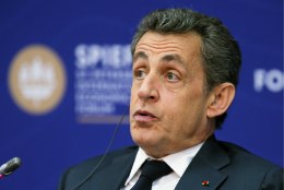 Sarkozy ülistas Peterburis Putinit