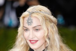 RÄNK HOOP: Madonna jäi oma pojast Roccost ilma