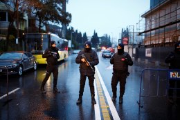 FOTOD | Istanbuli ööklubi tulistamises hukkus 39 inimest, kurjategija on ikka jooksus