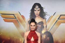 "Wonder Womani" staar teenis Supermaniga võrreldes sandikopikaid