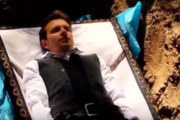 VIDEO | Kiievis ravib psühholoog patsiente elusast peast matmisega