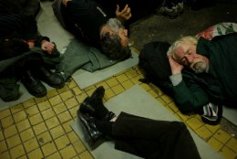 Ungaris keelati kodututel tänavail magamine