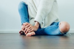 Varbamured: mida teha kui jalad liialt higistavad, küünevallid on põletikulised või küüned pragunevad?
