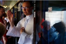 Preestrid pakuvad jõuluajal Poola rongides hingeõnnistust