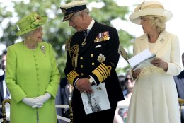 Raamat: Elizabeth II põlgas Camillat, Charles omakorda Middletone