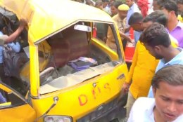 Indias sai surma 13 koolilast, sest bussijuht kuulas kõrvaklappidega muusikat
