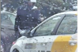 Tsiklimees viibutas avalikus kohas relva, ent trahvi sai taksojuht