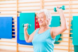 TEADLASED: eakate kukkumisi aitab ennetada treening, mitte toidulisandid