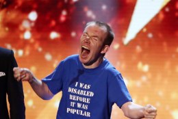 VIDEO | Briti talendisaate võitjaks kuulutati kõnevõimetu koomik