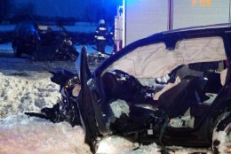 FOTOD | Järvamaal hukkus kahe auto kokkupõrkes naine. Autos oli ka kolm last
