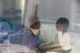 „Haige!“ „Äraostetu!“ Ebola üle elanud kongolasi ootavad kodukülas häbi ja süüdistused