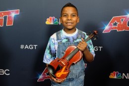 VIDEO | Vähi seljatanud poiss rokib Ameerika talendisaates viiuliga