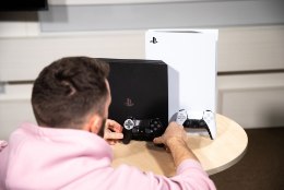 ÕL VIDEO JA FOTOD | Võtame PlayStation 5 karbist välja ja uurime, kui suur on see tegelikult
