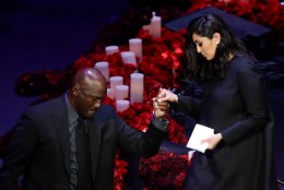 VIDEO | Pisarates Michael Jordan ja Vanessa Bryant pidasid Kobe ärasaatmisõhtul südamlikud kõned