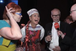 ÕL VIDEO | Sünnipäeva tähistanud Signe Kivi manitses kaasat peol korralikult käituma
