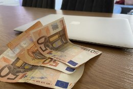 „Siin on 150 eurot, tee minu eest ülikooli lõpueksam ära!“