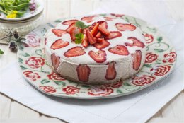 Tagurpidi rabarberikisselli kook maasikatega