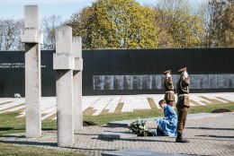 GALERII | President Kaljulaid asetas pärjad II maailmasõjas langenute mälestuseks