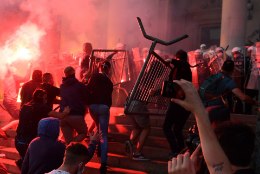 GALERII | Serblased mässasid uute piirangute vastu