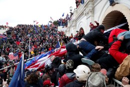 VIDEO | Kapitooliumi piiramisel osalenud protestija sattus lennukeelu tõttu paanikasse
