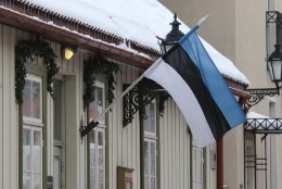 Lugeja küsib: kas Eesti lipu võib ka ise valmis õmmelda?
