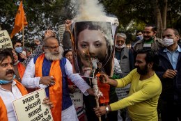 Indias põletati plakateid kohalikele põllumeestele toetust avaldanud Greta Thunbergist