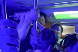 AEGLANE UPPUMINE: Hiina rongisõitjad jäid tõusuvee lõksu