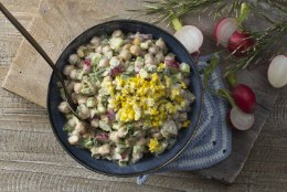 MÕNUS SUVINE EINE | Kikerhernesalat nagu kartulisalat
