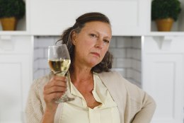 SÕLTUVUS ON SALALIK! Psühholoog: meil on palju toimivaid alkohoolikuid, kelle elu on joomise tõttu häiritud